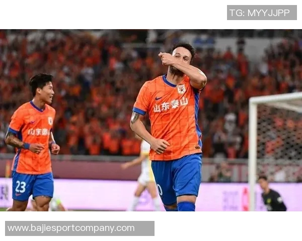 瓦科双响再创佳绩赛季27球追平法比奥展现超强实力