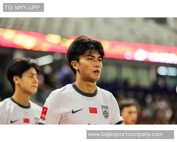 蒯纪闻赛后手臂缠绷带半场被换下愿无大碍引发球迷关心