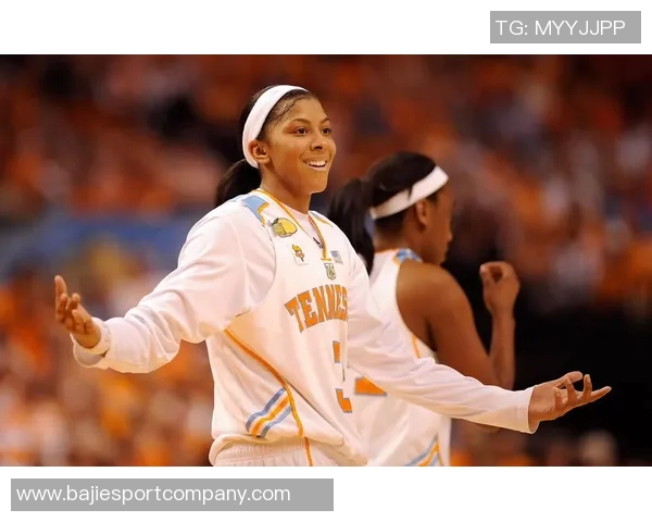 WNBA球星里斯携维密内衣展现完美身材引发时尚热潮 WNBA球星里斯携维密内衣展现完美身材引发时尚热潮