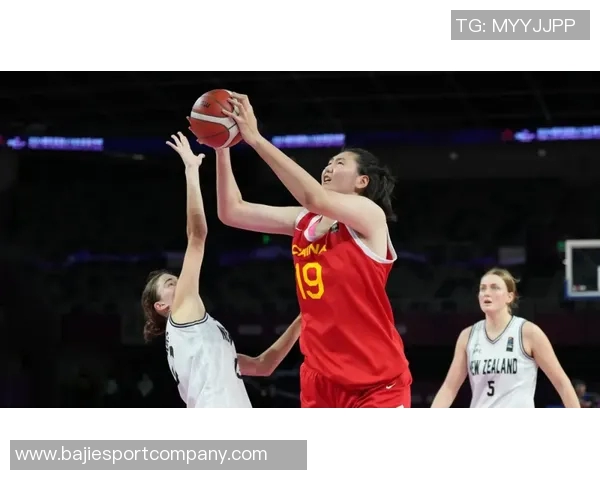 WNBA球星里斯携维密内衣展现完美身材引发时尚热潮