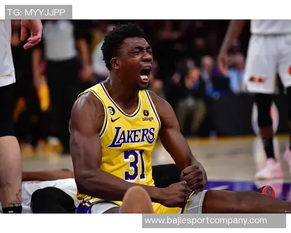 托马斯布莱恩特高效表现8投6中三分球全中贡献15分7篮板2盖帽